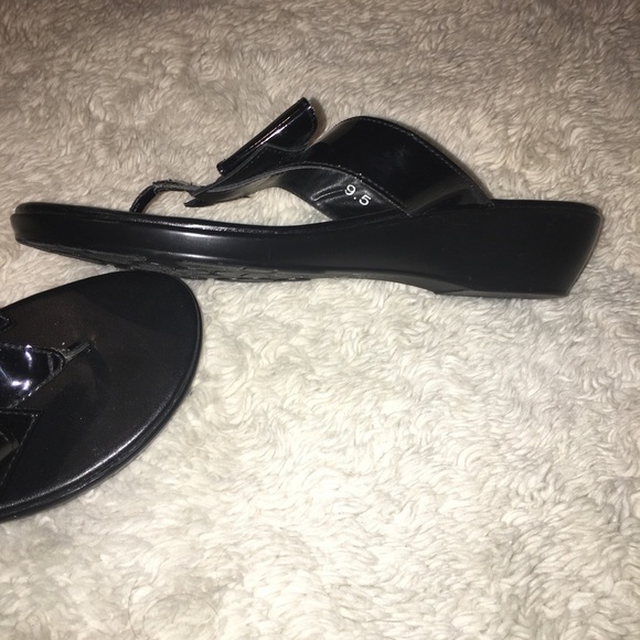 Athena Alexander sandals flip flops with a bow - Picture 6 of 6
